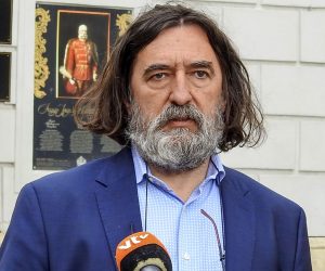 Varaždin, 26.04.2021. - Nakon oslobađajuće presude koju je donio Vrhovni sud za Ivana Čehoka, Davora Pataftu, Narcisu Huljev, Tomislava Kezelja i Hrvoja Vojvodu, varaždinski gradonačelnik Čehok u ponedjeljak se obratio novinarima, prozvavši niz političara za teško financijsko stanje u kojem je Grad Varaždin. Na fotografiji Ivan Čehok.
foto HINA/ Siniša KALAJDŽIJA/ ml