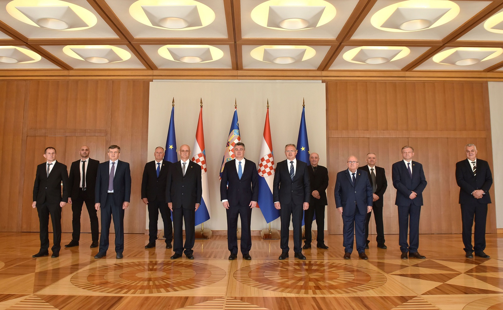 Zagreb, 26.4.2021.- Predsjednik Republike Zoran Milanoviæ primio je umirovljene èasnike i ratne zapovjednike Hrvatskog vijeæa obrane (HVO). 
foto HINA/ Ured predsjednika/ ua