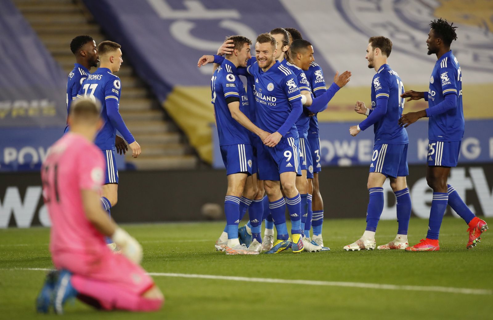 epa09162496 Timothy Castagne (C-L) of Leicester celebrates with teammates after scoring the 1-1 equalizer during the English Premier League soccer match between Leicester City and Crystal Palace in Leicester, Britain, 26 April 2021.  EPA/Andrew Boyers / POOL EDITORIAL USE ONLY. No use with unauthorized audio, video, data, fixture lists, club/league logos or 'live' services. Online in-match use limited to 120 images, no video emulation. No use in betting, games or single club/league/player publications.