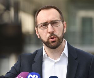 2.4.2021.,Zagreb - Tomislav Tomasevic kandidat za gradonacelnika Grada Zagreba ispred Gradskog poglavarstva odrzao je konferenciju za medije.
photo: Davorin Visnjic/pixsell