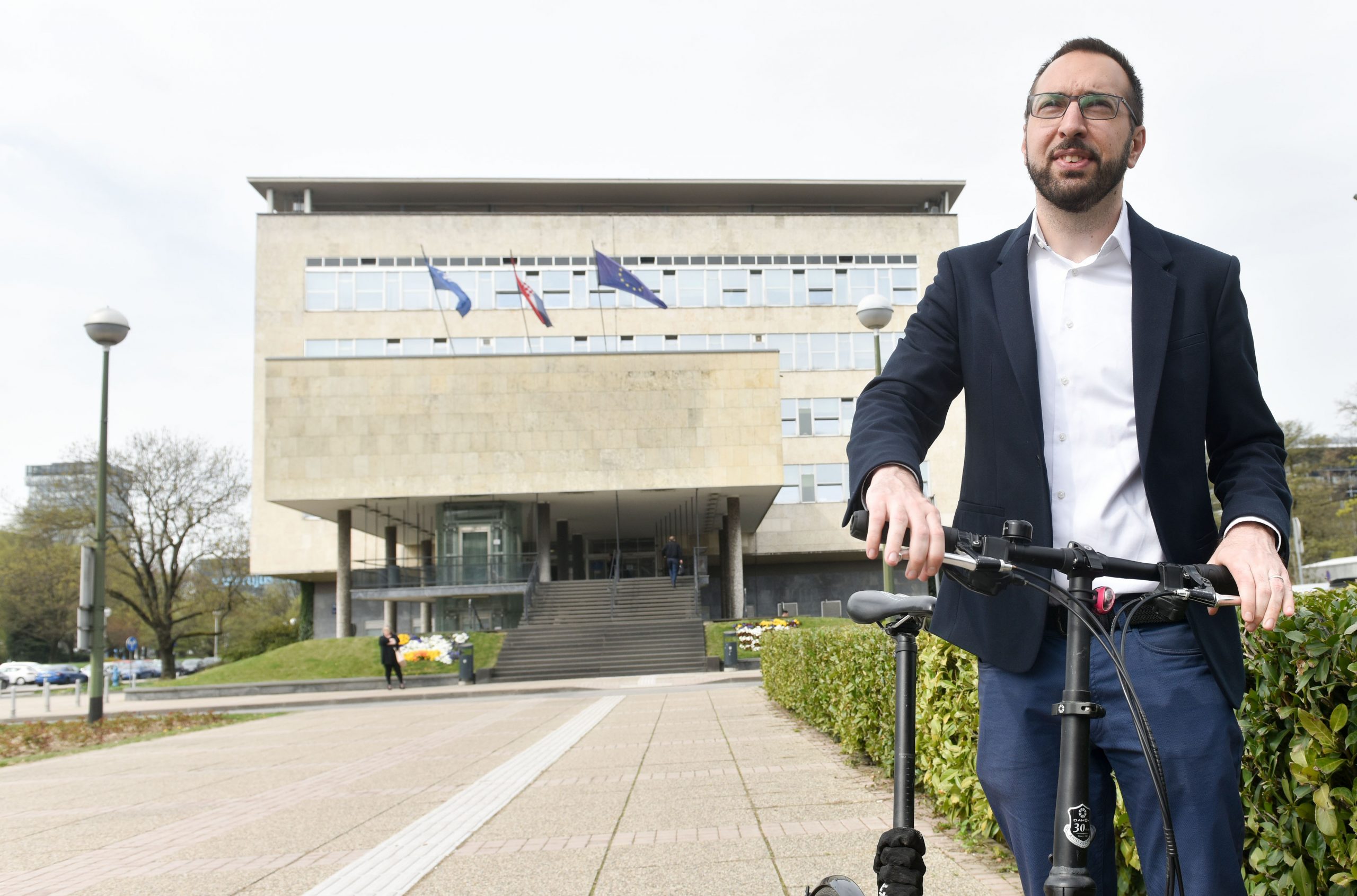 2.4.2021.,Zagreb - Tomislav Tomasevic kandidat za gradonacelnika Grada Zagreba ispred Gradskog poglavarstva odrzao je konferenciju za medije.
photo: Davorin Visnjic/pixsell