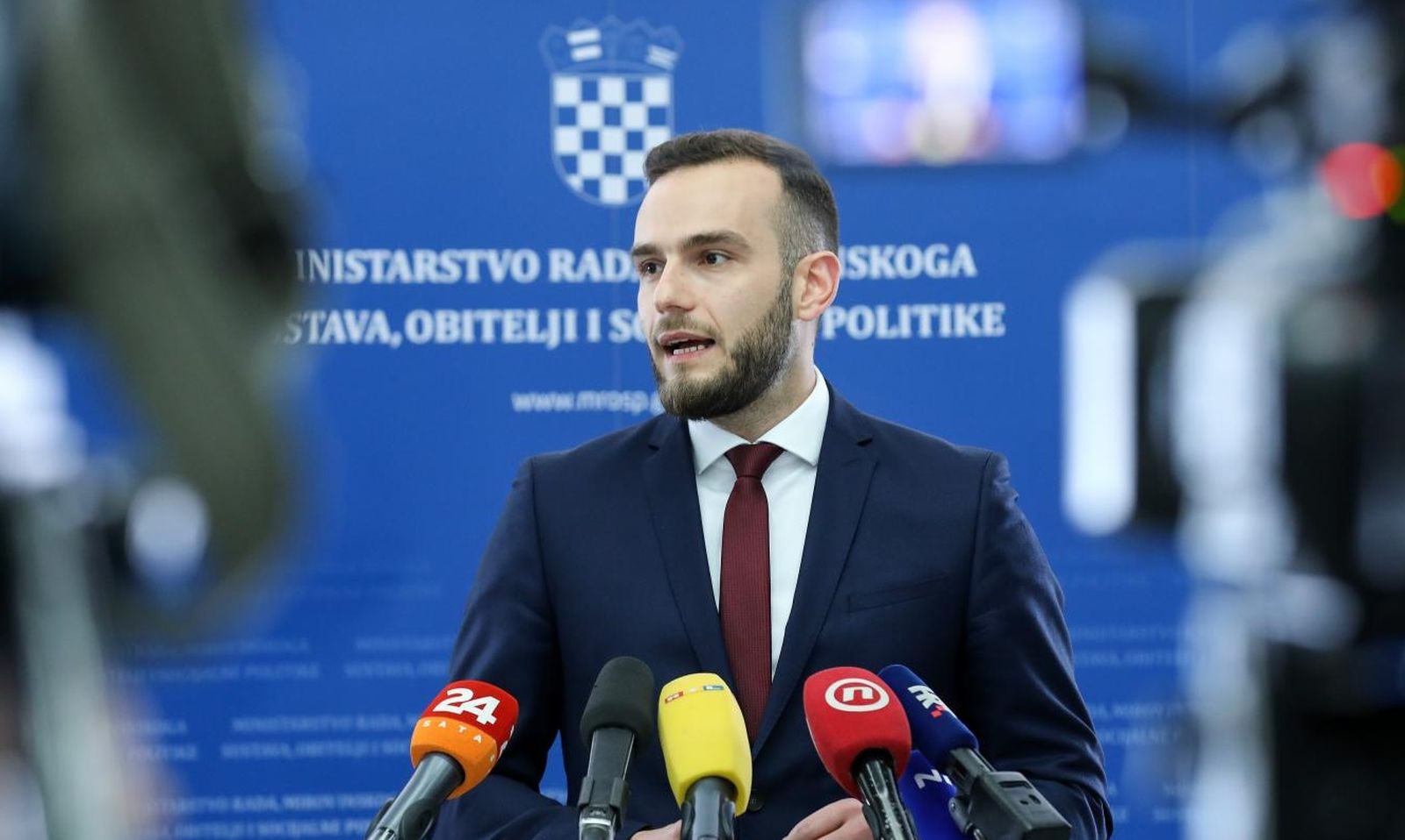 03.04.2021., Zagreb - Ministar rada, mirovinskog sustava, obitelji i socijalne politike Josip Aladrovic i ravnateljica Uprave za obitelj i socijalnu politiku Marija Barilic dali su izjavu vezano uz rezultate upravnog nadzora Centra za socijalnu skrb u Novoj Gradiski. Photo: Emica Elvedji/PIXSELL