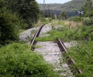 02.07.2020., Srb- Reportaza iz hrvatskih pogranicnih sela do kojih se dolazi preko teritorija Republike Bosne i Hercegovine u okolici Srba u opcini Gracac. Unsko-sanska pruga.
Photo: Boris Scitar/Vecernji list/PIXSELL
