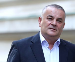 Drago Tadić dolazi na sudjenje na Županijski sud 03.09.2018., Zagreb - Zupanijski sud. Na sudjenju Bozidaru Kalmeti i ostalima u aferi HGK - remorker svjedocio je Drago Tadic. Drago Tadic dolazi na sudjenje.
Photo: Sanjin Strukic/PIXSELL