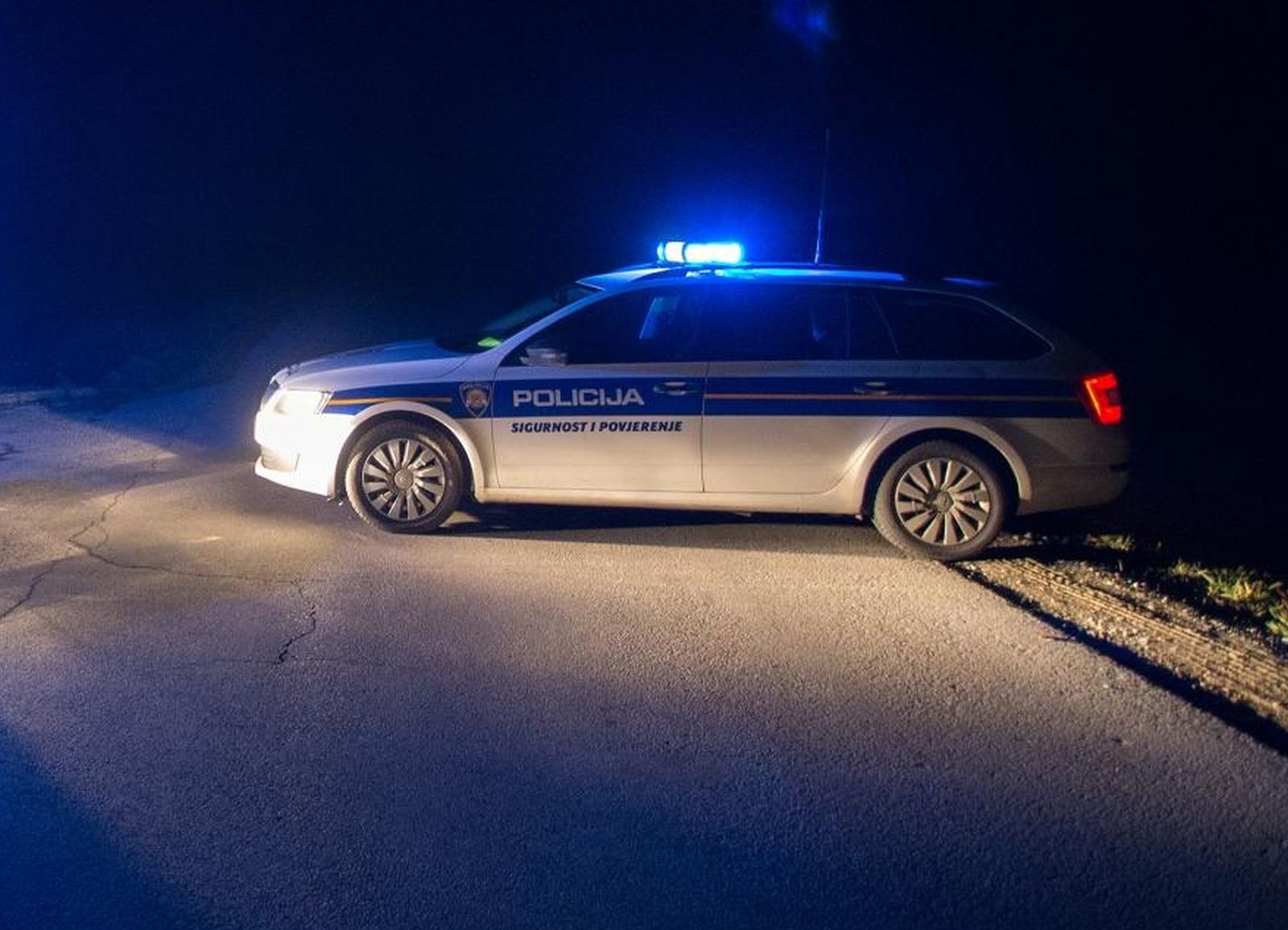 04.02.2016., Ivanic Grad -  Zbog prometne nesrece sa smrtnim ishodom policija je blokirala promet Zutickom ulicom u Ivanic Gradu.
Photo: Davor Puklavec/PIXSELL