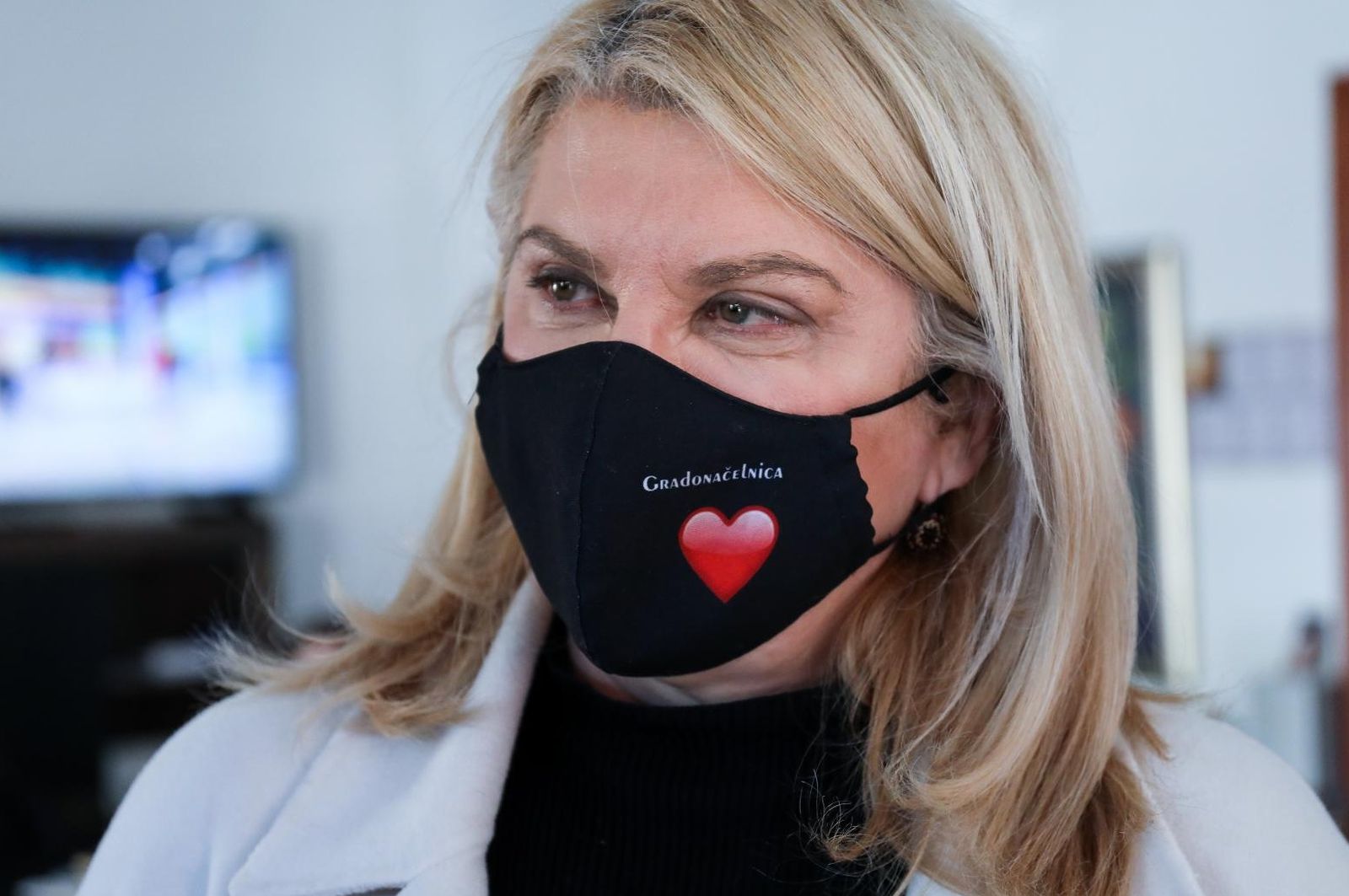 05.04.2021., Zagreb -Nezavisna kandidatkinja za gradonacelnicu Grada Zagreba, Vesna Skare Ozbolt, posjetila je Obiteljski dom za starije ROSENBERG
 Photo: Emica Elvedji/PIXSELL