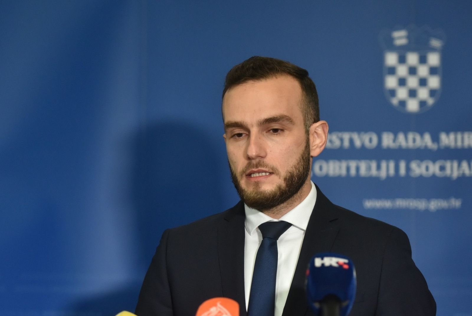06.04.2021., Zagreb - Ministar Josip Aladrovic nakon sastanka s izaslanicima Hrvatske komore socijalnih radnika dao je izjavu za medije. Photo: Davorin Visnjic/PIXSELL