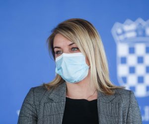 08.04.2021., Zagreb - Nikolina Brnjac, ministrica turizma i sporta dala je izjavu medijima prije pocetka sjednice Vlade Republike Hrvatske u Nacionalnoj i sveucilisnoj knjiznici. Photo: Zeljko Lukunic/PIXSELL