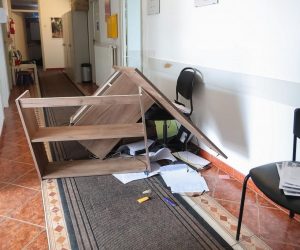 08.04.2021., Ivanic Grad - U centru za socijalnu skrb Ivanic Grad u kojem je nepoznata muska osoba nasrnula na zastitarku te unistio imovinu centra iz nepoznatih razloga. 
Photo: Luka Stanzl/PIXSELL