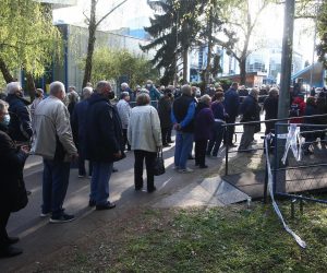 08.04.2021.,Zagreb - Velika guzva za cijepljenje protiv Covida 19  na Zagrebackom  velesajmu.
Photo: Matija Habljak/PIXSELL