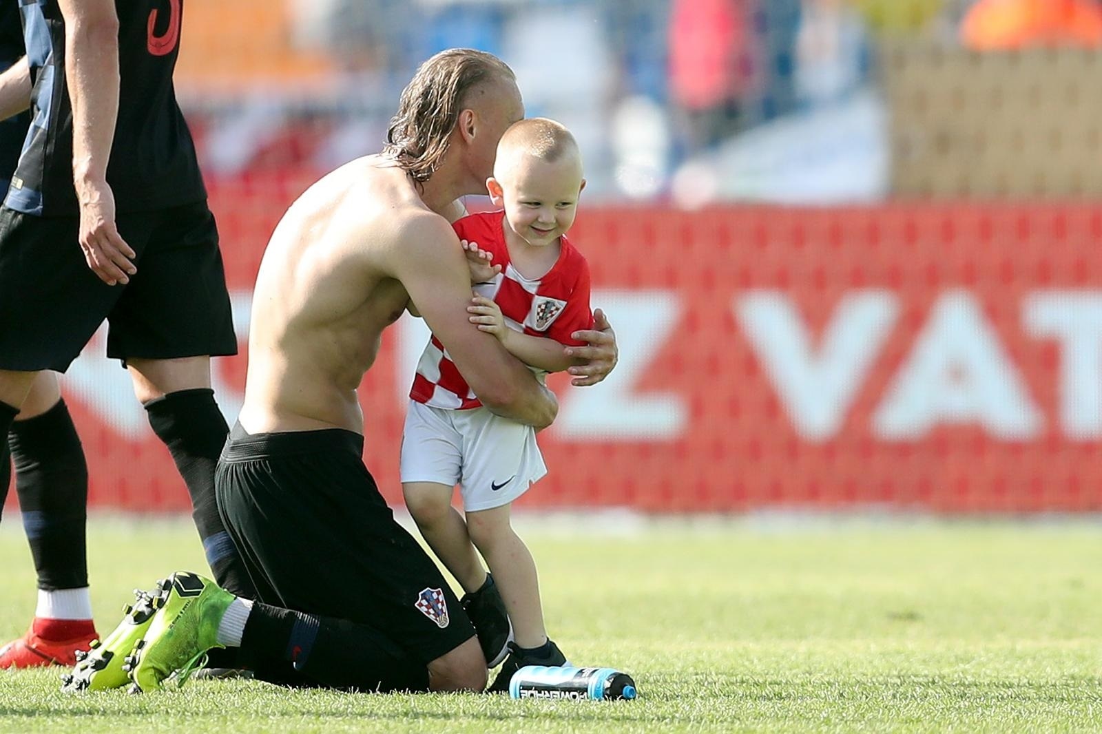 08.06.2019., stadion Gradski vrt, Osijek - Kvalifikacije za Europsko prvenstvo 2020., skupina E, 3. kolo, Hrvatska - Wales. David Vida, Domagoj Vida. PRI KORISTENJU FOTOGRAFIJE ZASTITITI IDENTITET DIJETETA (PREKRITI OCI) 
Photo: Goran Stanzl/PIXSELL