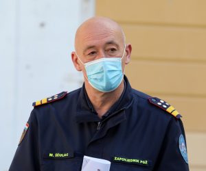 09.04.2021., Rijeka - Konferencija za medije clanova Stozera Civilne zastite Primorsko-goranske zupanije na Trgu rijecke rezolucije. Nacelnik Mladen Sculac Photo: Goran Kovacic/PIXSELL