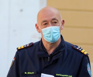 09.04.2021., Rijeka - Konferencija za medije clanova Stozera Civilne zastite Primorsko-goranske zupanije na Trgu rijecke rezolucije. Nacelnik Mladen Sculac Photo: Goran Kovacic/PIXSELL
