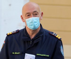 09.04.2021., Rijeka - Konferencija za medije clanova Stozera Civilne zastite Primorsko-goranske zupanije na Trgu rijecke rezolucije. Nacelnik Mladen Sculac Photo: Goran Kovacic/PIXSELL