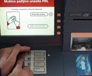 09.11.2014., Zagreb - Umetanje debitne kartice, upisivanje pina i dizanje gotovine sa bankomata Zagrebacke banke. Photo: Sanjin Strukic/PIXSELL
