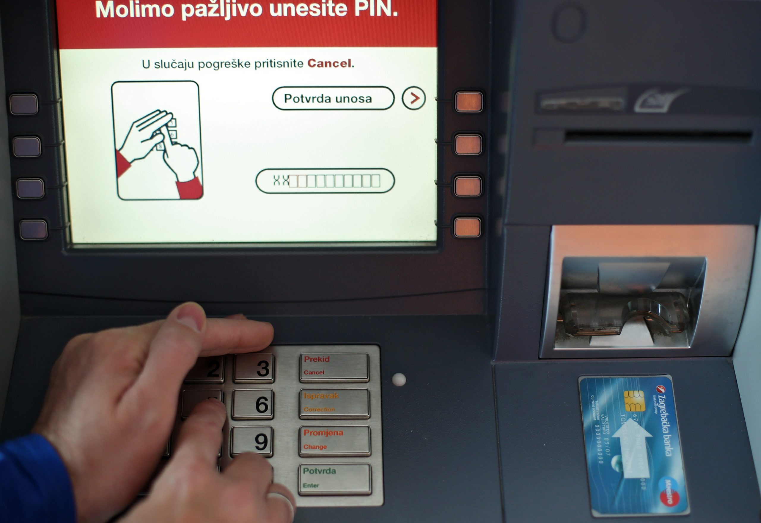 09.11.2014., Zagreb - Umetanje debitne kartice, upisivanje pina i dizanje gotovine sa bankomata Zagrebacke banke. Photo: Sanjin Strukic/PIXSELL