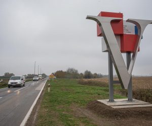 09.11.2020., Vukvar - Skulpture su izrađene prema idejnom rjesenju Borisa Ljubicica, a na ulaze u grad nisu postavljene samo kao bi ih uljepsale, nego i kao, najavljeno je, trajni i vidljivi podsjetnik da se u ulazi u Vukovar - mjesto posebnog domovinskog pijeteta. Photo: Davor Javorovic/PIXSELL