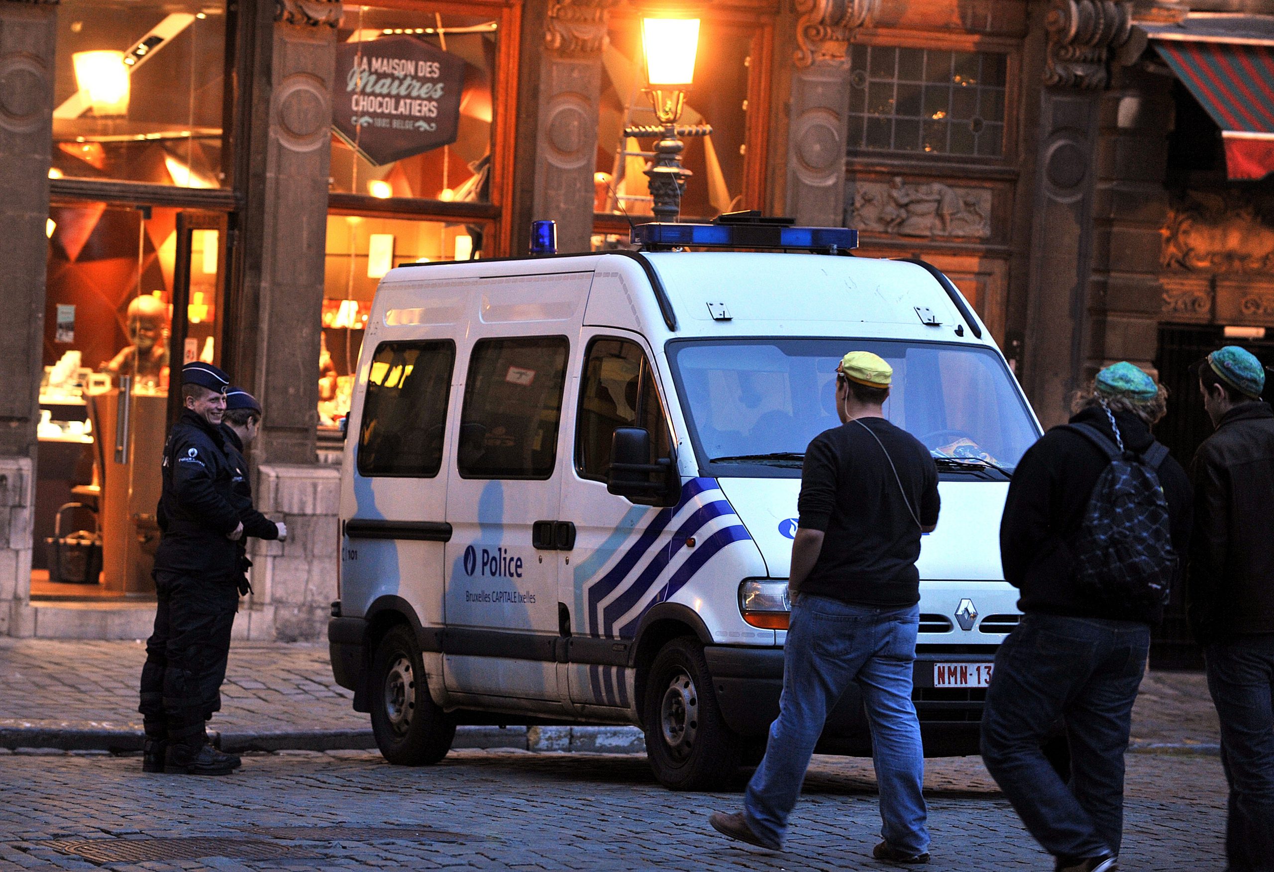 02.12.2009., Bruxelles, Belgija - Navijaci Dinama Bad Blue Boysi dosli su na utakmicu 5 kola, skupine A, Europske lige izmedju domacina Anderlechta i gostiju iz Zagreba Dinama. Policija je patrolirala u sredistu grada i nije imala potrebe reagirati, a navijace su dopratili do stadiona. Policijske patrole do stadiona bile su i na konjima.  
Photo: Goran Stanzl/PIXSELL