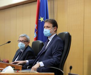 10.02.2021., Zagreb -Sjednica sabora nastavljena  raspravom o Prijedlogu zakona o izmjenama i dopuni Zakona o poticanju ulaganja, s Konacnim prijedlogom zakona. Gordan Jandrokovic 
Photo: Emica Elvedji/PIXSELL