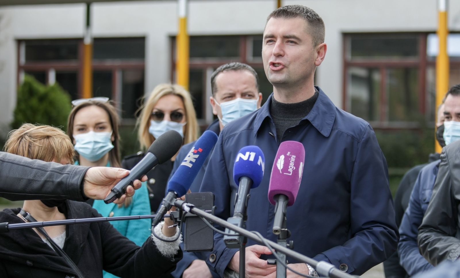 10.04.2021., Zagreb - Kandidat HDZ-a za gradonacelnika i zastupnik u Gradskoj skupstini Grada Zagreba Davor Filipovic obisao je Osnovnu skolu Bukovac.
Photo: Borna Filic/PIXSELL