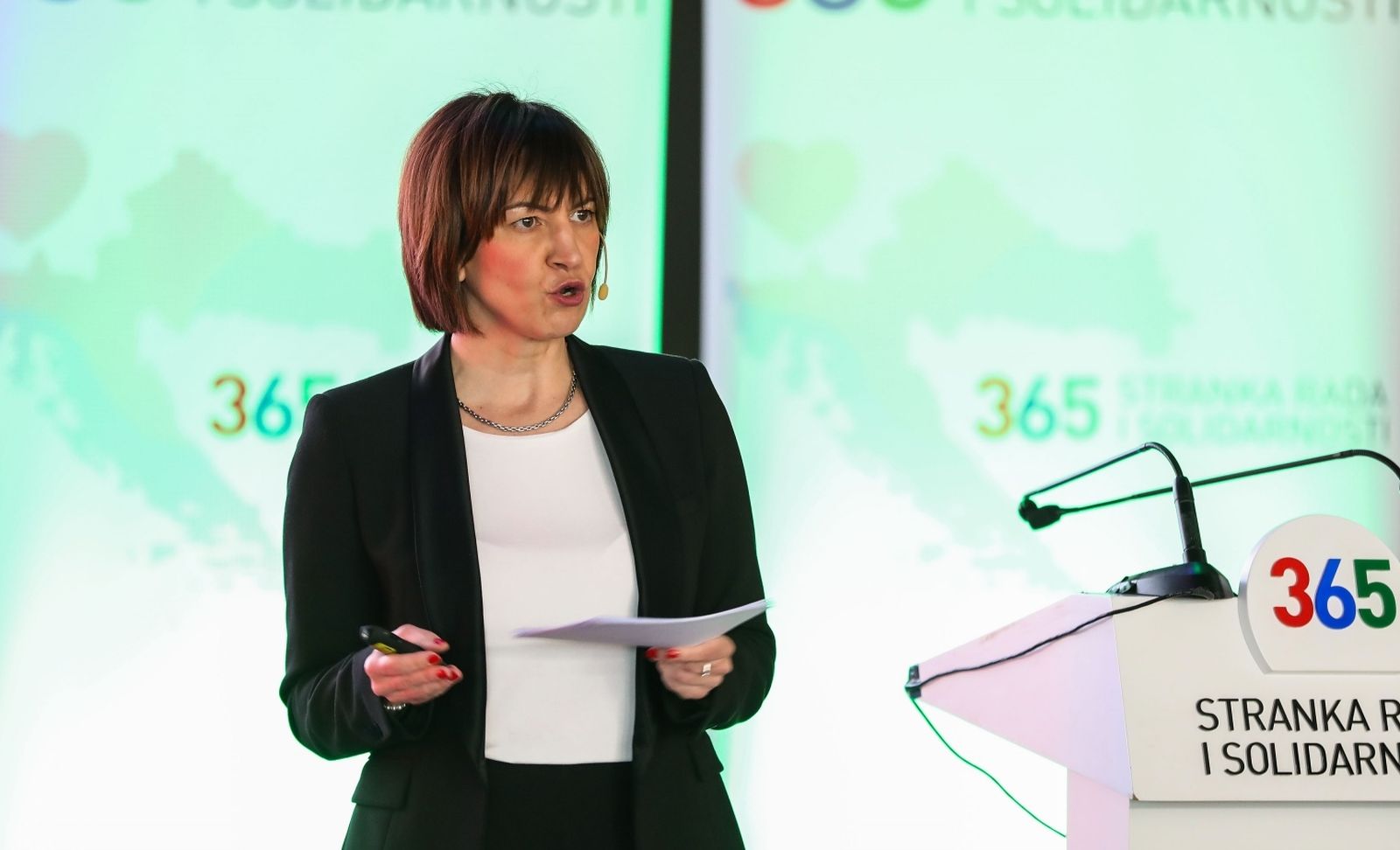 10.04.2021., Zagreb - Kandidatkinja za gradonacelnicu, Jelena Pavicic Vukicevic, predstavila je jednu od tocki svog izbornog programa pod nazivom "Digitalna demokratizacija" u auli MSU-a.
Photo: Jurica Galoic/PIXSELL