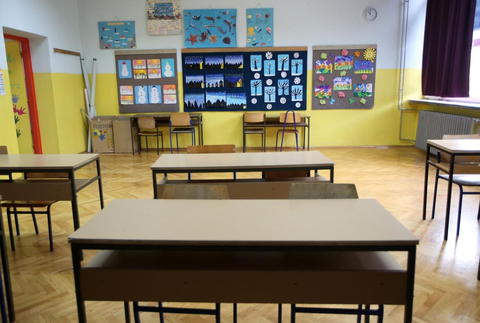 11.05.2020.,Sibenik - Odlukom Stozera za civilnu zastitu nakon mjesec i pol dana skole su otvorile svoja vrata.Odaziv ucenika je mali i ucionice su i dalje prazne. 
Photo: Dusko Jaramaz/PIXSELL