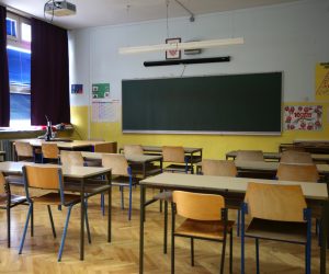 11.05.2020.,Sibenik - Odlukom Stozera za civilnu zastitu nakon mjesec i pol dana skole su otvorile svoja vrata.Odaziv ucenika je mali i ucionice su i dalje prazne. 
Photo: Dusko Jaramaz/PIXSELL