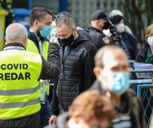 12.04.2021, Zagreb -  U paviljanu 6 na Zagrebackom Velesajmu u tijeku je masovno cijepljenje gradjana protiv COVID-19. Civilna zastita nada se da ce do kraja dana procijepiti 5000 gradjana cjepivom Astra Zeneca.
Photo: Jurica Galoic/PIXSELL