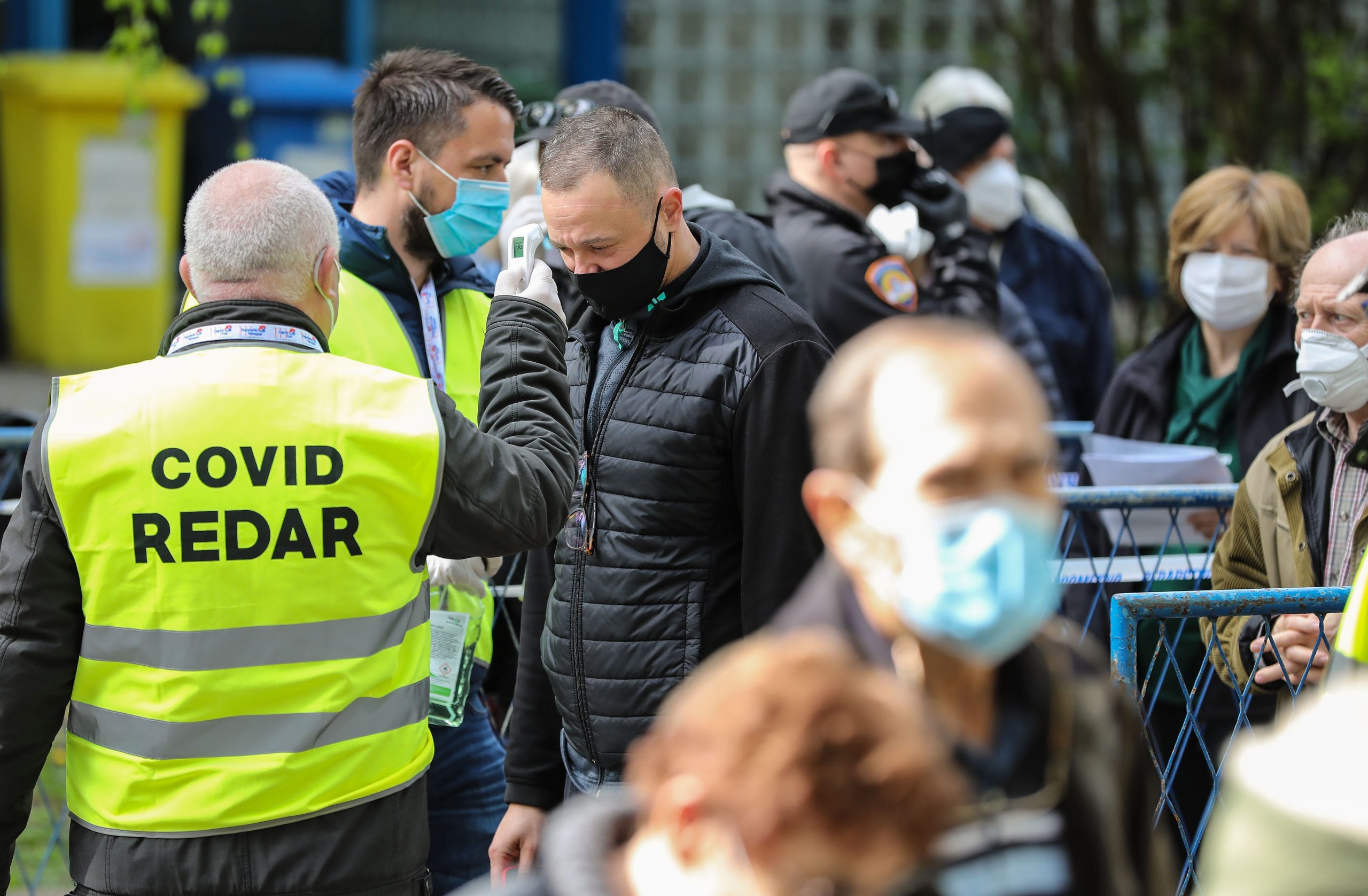 12.04.2021, Zagreb -  U paviljanu 6 na Zagrebackom Velesajmu u tijeku je masovno cijepljenje gradjana protiv COVID-19. Civilna zastita nada se da ce do kraja dana procijepiti 5000 gradjana cjepivom Astra Zeneca.
Photo: Jurica Galoic/PIXSELL