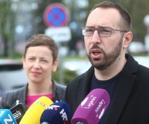 12.04.2021., Zagreb - Kandidat za zagrebackog gradonacelnika Tomislav Tomasevic predstavio svoju kandidatkinju i kandidata za zamjenike gradonacelnika.
Photo: Matija Habljak/PIXSELL