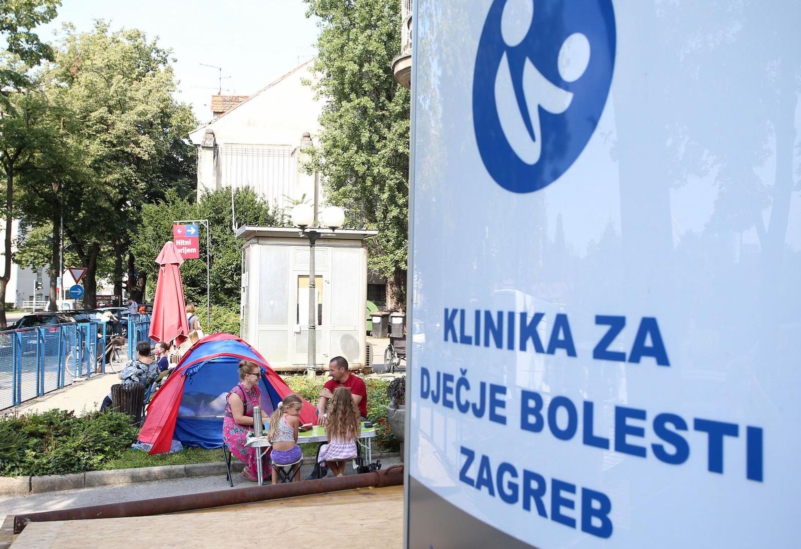 12.08.2020., Zagreb - Hrvatski branitelj iz Pakraca Roberto Mates vec treci dan prosvjeduje ispred Klinike za djecje bolesti u Klaicevoj ulici.
Photo: Matija Habljak/PIXSELL