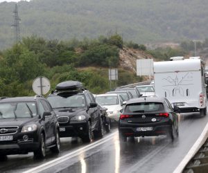 13.07.2019.,Sibenik - Na Jadranskoj magistrali kod Sibenika zbog turistickog vikenda i promjene gostiju povecan je broj automobila i stvorila se velika guzva.
Photo: Dusko Jaramaz/PIXSELL
