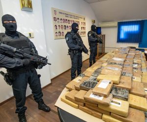 14.04.2021., Dubrovnik - U policijskoj postaji Vila Palma odrzana je konferencija za medije o rekordnoj zaplijeni kokaina u Luci Ploce. Zaplijenjeno je 574,8 kilograma kokaina koji je dopremljen u kontejneru banana. Photo: Grgo Jelavic/PIXSELL