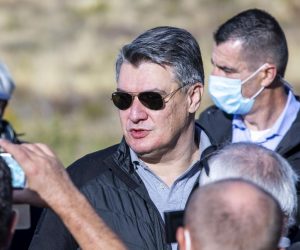 14.11.2020., Gornje Sitno - Predsjednik Republike sudjelovao u volonterskoj kampanji posumljavanja pozarista "Boranka".
predsjednik RH Zoran Milanovic
Photo: Miroslav Lelas/PIXSELL
