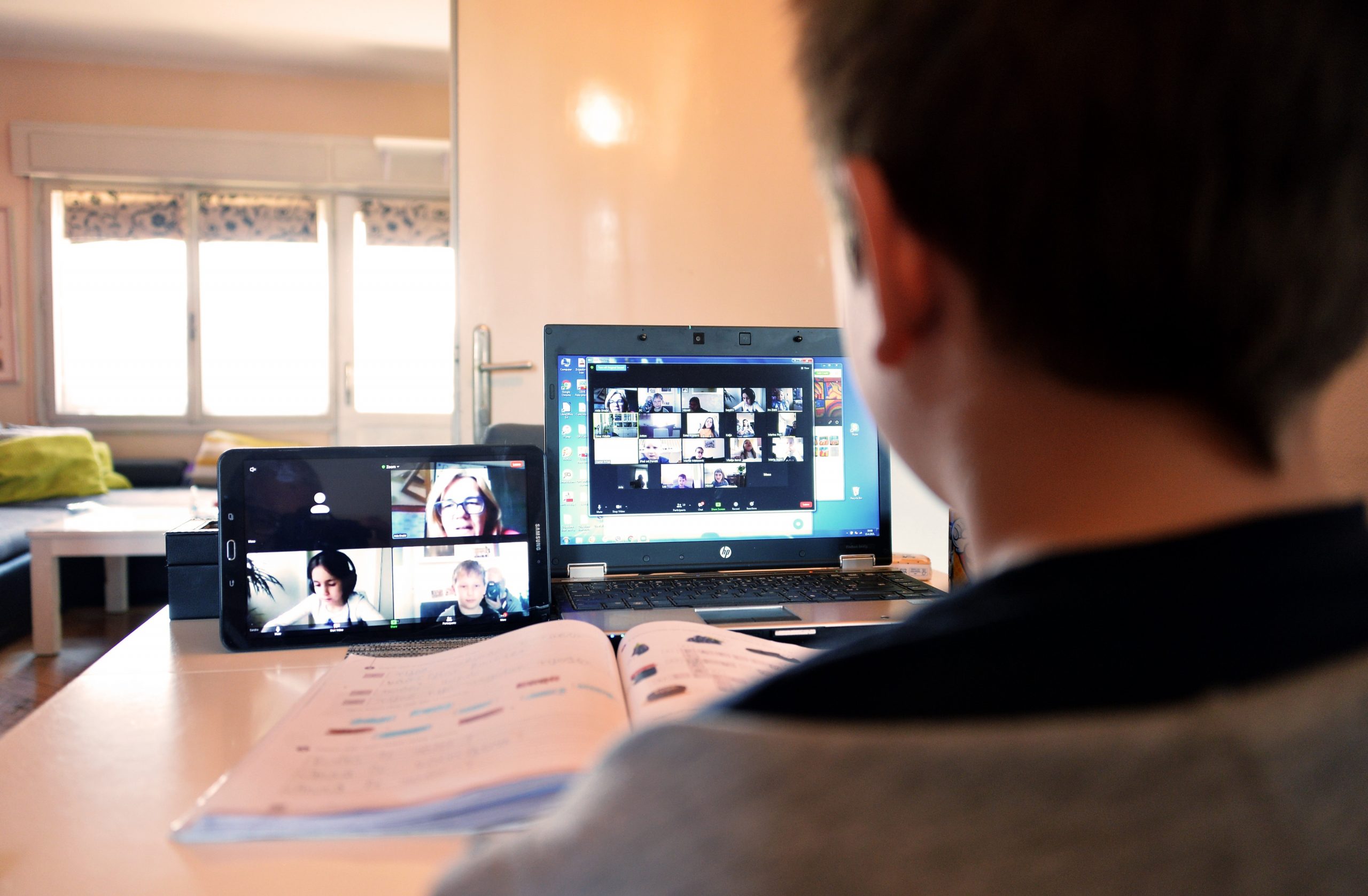 15.04.2021., Pula - "Novo normalno" - anti covid mjere i online nastava i za ucenike nizih razreda Osnovne skole.
Photo: Sasa Miljevic/PIXSELL