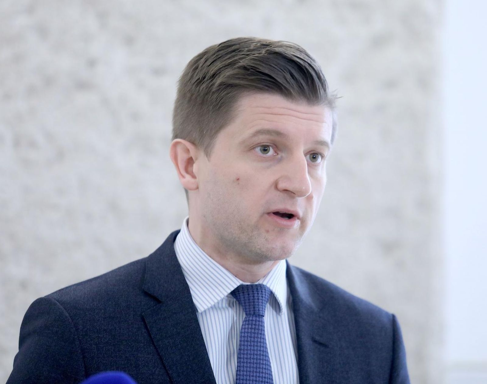 15.04.2021., Zagreb - Ministar financija Zdravko Maric dao je u Saboru izjavu za medije i rekao da se ubuduce dugovi u zdravstvu mogu smanjiti samo smanjenjem rashodovne strane a ne dodatnim uplatama iz proracuna.
Photo: Patrik Macek/PIXSELL