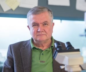 15.12.2016., Rijeka - Profesor Stipan Jonjic u histoloskom laboratoriju Medicinskog fakulteta u Rijeci. 
Photo: Nel Pavletic/PIXSELL
