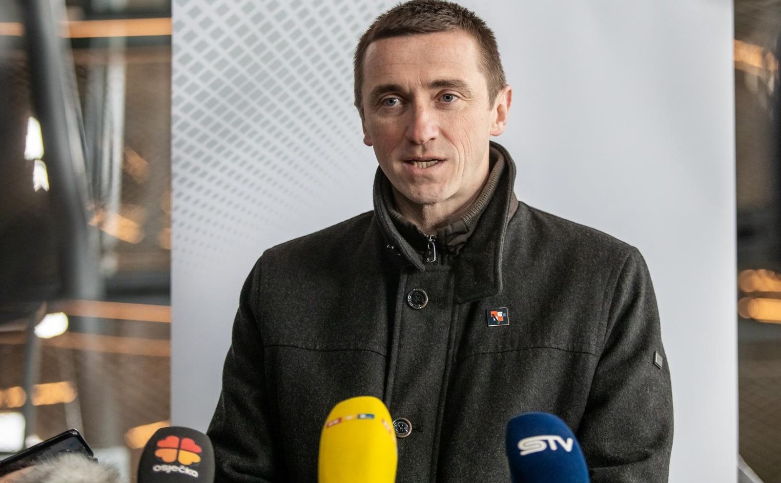 17.03.2021.,Vukovar - Gradonacelnik Vukovara Ivan Penava i direktor tvrtke Vukovarski vodotoranj - simbol hrvatskog zajednistva, Darijan Zeko, odrzali su konferenciju za medije povodom primanja Vukovarskog vodotornja u clanstvo medjunarodne organizacije World Federation of Great Towers (WFGT). Organizacija, osnovana 1989. godine, broji preko 50 medjunarodnih clanova, a posvecena je promociji, umrezavanju, razmjeni ideja i partnerstava medju svjetskim tornjevima. Photo: Davor Javorovic/PIXSELL