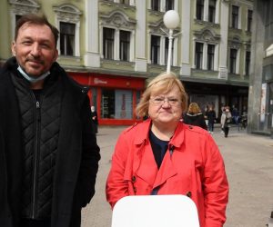 17.04.2021., Zagreb - Kandidatkinja GLAS-a za gradonacelnicu Zagreba, Anka Mrak Taritas i Marko Torjanac zapoceli s prikupljanjem potpisa na glavnom gradskom trgu. 

Photo: Marko Lukunic/PIXSELL