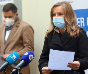 17.11.2020., Karlovac - Konferencija za medije Stozera Civilne zastite Karlovacke zupanije o stanju sa koronvirusom. Izvjesce su podnijeli nacelnica Stozera Vesna Hajsan Dolinar, Ravnatelj bolnice Niksa Antica, ravnatelj ZJZ-a Karlovacke zupanije Branko Zoretic i dr. Biserka Hranilovic.
Photo: Kristina Stedul Fabac/PIXSELL