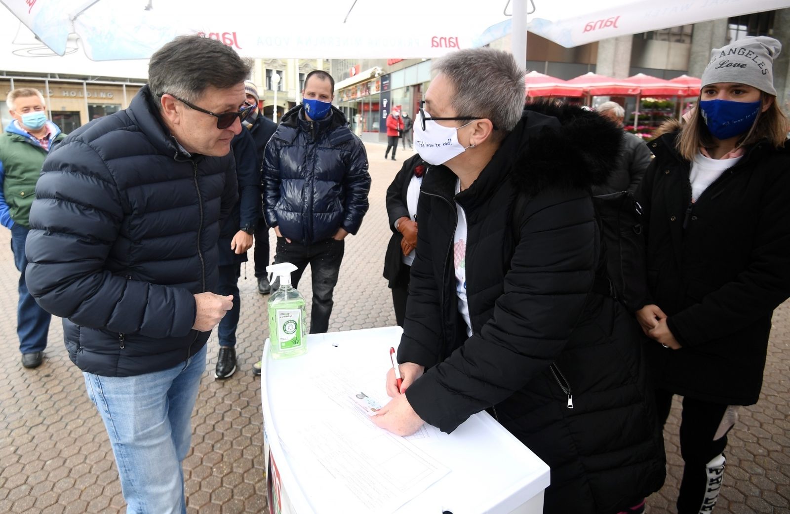 18.04.2021., Zagreb - Prikupljanje potpisa podrske kandidatkinji za gradonacelnicu Grada Zagreba Jeleni Pavicic Vukicevic dao je kandidat za zamjenika gradonacelnice gospodin Otto Baric, buduci da je kandidatkinja u izolaciji zbog zaraze koronavirusom. Ivica Lovric. 
Photo: Marko Lukunic/PIXSELL