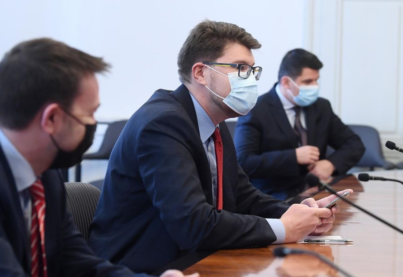21.04.2021., Zagreb - Sastanak oporbe oko opoziva ministru zdrastva Viliju Berosu. Pedja Grbin, Arsen Bauk, Nikola Grmoja. 
Photo: Marko Lukunic/PIXSELL
