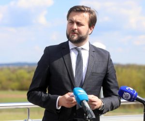 21.04.2021., Karlovac - U sklopu projekta poboljsanja vodnokomunalne infrastrukture aglomeracije Karlovac-Duga Resa potpisani su ugovori sa izvodjacima radova. Ministar  Tomislav Coric. 
Photo: Kristina Stedul Fabac/PIXSELL