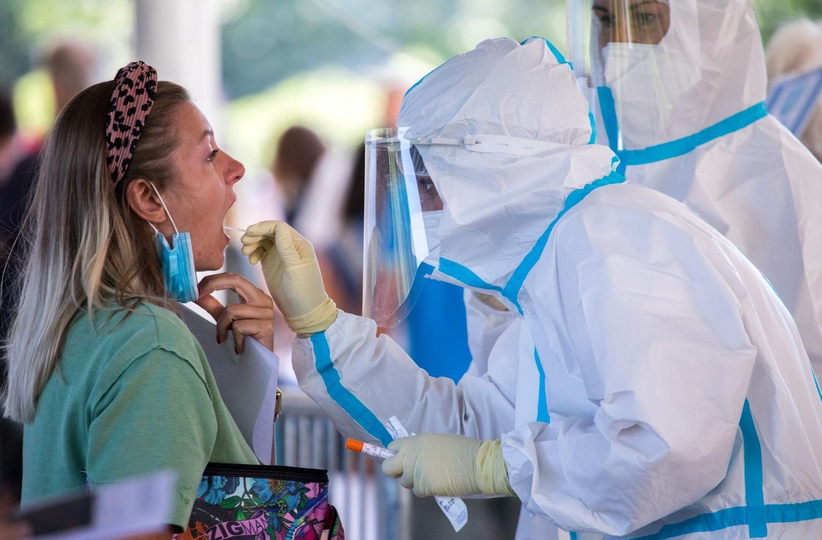 21.08.2020., Rijeka -  Veliki broj turista testira se na koronavirus ispred zavoda za javno zdravstvo u Rijeci.  Nel Pavletic/PIXSELL