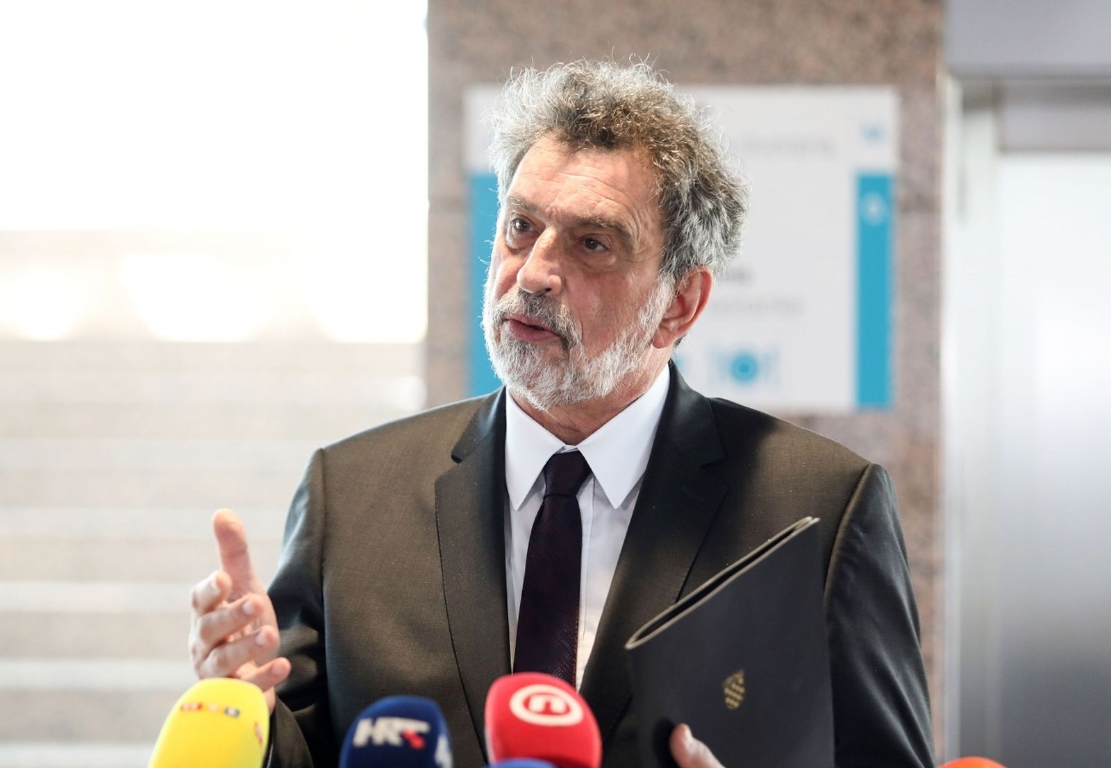 22.04.2021., Zagreb - NSK, prije pocetka sjednice Vlade RH izjavu za medije dao ministar Radovan Fuchs. 

Photo: Marin Tironi/PIXSELL
