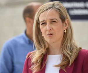 22.04.2021., Sibenik - Mirela Ahmetovic, politicka tajnica SDP-a Hrvatske i saborska zastupnica pruzila podrsku Tonciju Restovicu u kandidatri za gradonacelnika Sibenika.
Photo: Hrvoje Jelavic/PIXSELL