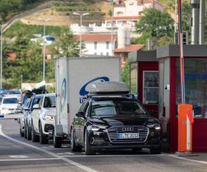 22.05.2020.. Plovanija - Strani drzavljani ulaze u Hrvatsku na granicnom prijelazu Kastel.
Photo: Srecko Niketic/PIXSELL