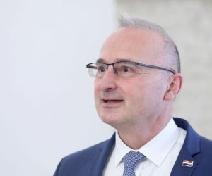 23.04.2021., Zagreb - Ministar Gordan Grlic Radman komentirao je u Saboru incident sa skidanjem hrvatske zastave s veleposlanstva u Beogradu.
Photo: Patrik Macek/PIXSELL