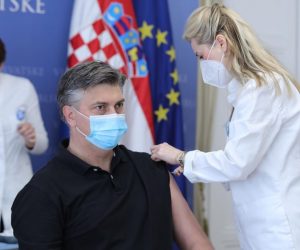 24.03.2021. Zagreb -  Predsjednik Hrvatskog sabora Gordan Jandrokovic, predsjednik Vlade Andrej Plenkovic i ministar zdravstva Vili Beros, javno su se cijepili u Banskim dvorima  cjepivom AstraZenece 

Photo: Jurica Galoic/PIXSELL