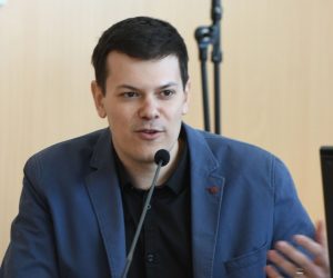 25.03.2021., Sibenik - Opcina Primosten na celu s nacelnikom Stipom Petrinom na tiskovnoj konferenciji predstavila je potpunu transparentnost proracuna u Opcini Primosten koji ce biti od sada vidljiv na internet stranicama. Gost tribine i demonstrator na tiskovnoj bio je Vuk Vukovic.
Photo: Hrvoje Jelavic/PIXSELL